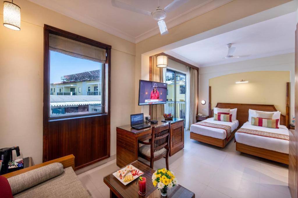 Sea Breeze Max Resort & Spa Маргао Экстерьер фото
